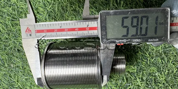 Se midió que la longitud de la pantalla de filtro de la boquilla de filtro de alambre de cuña era de 59mm con un calibre.