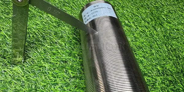 Misurare la fessura del tubo del filtro del filo a cuneo per essere 0,50mm