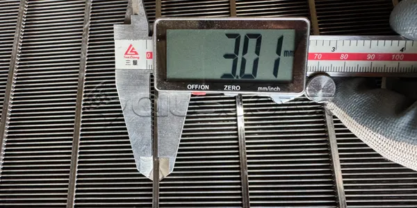 Das Messergebnis der Stütz stange für den Keildraht-Flach bildschirm beträgt 3,01mm.
