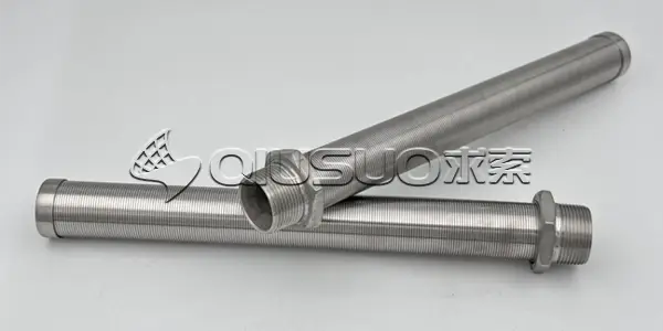 Due gruppi laterali a cuneo incrociati l'uno sull'altro