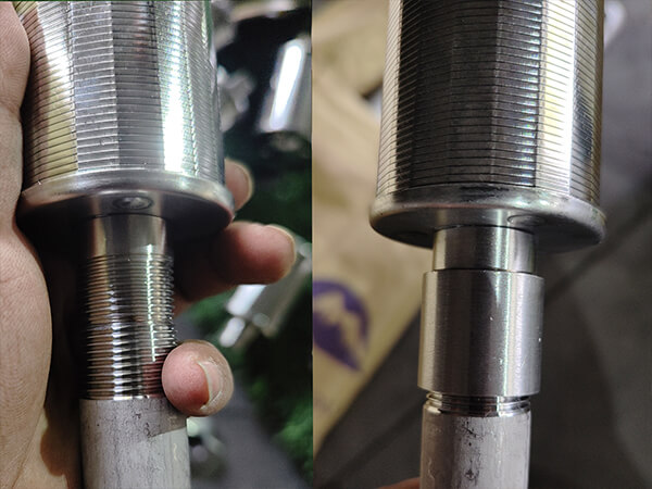 Comparative illustration of two ways to open the threaded end of a long-handle type wedge-shaped nozzle.